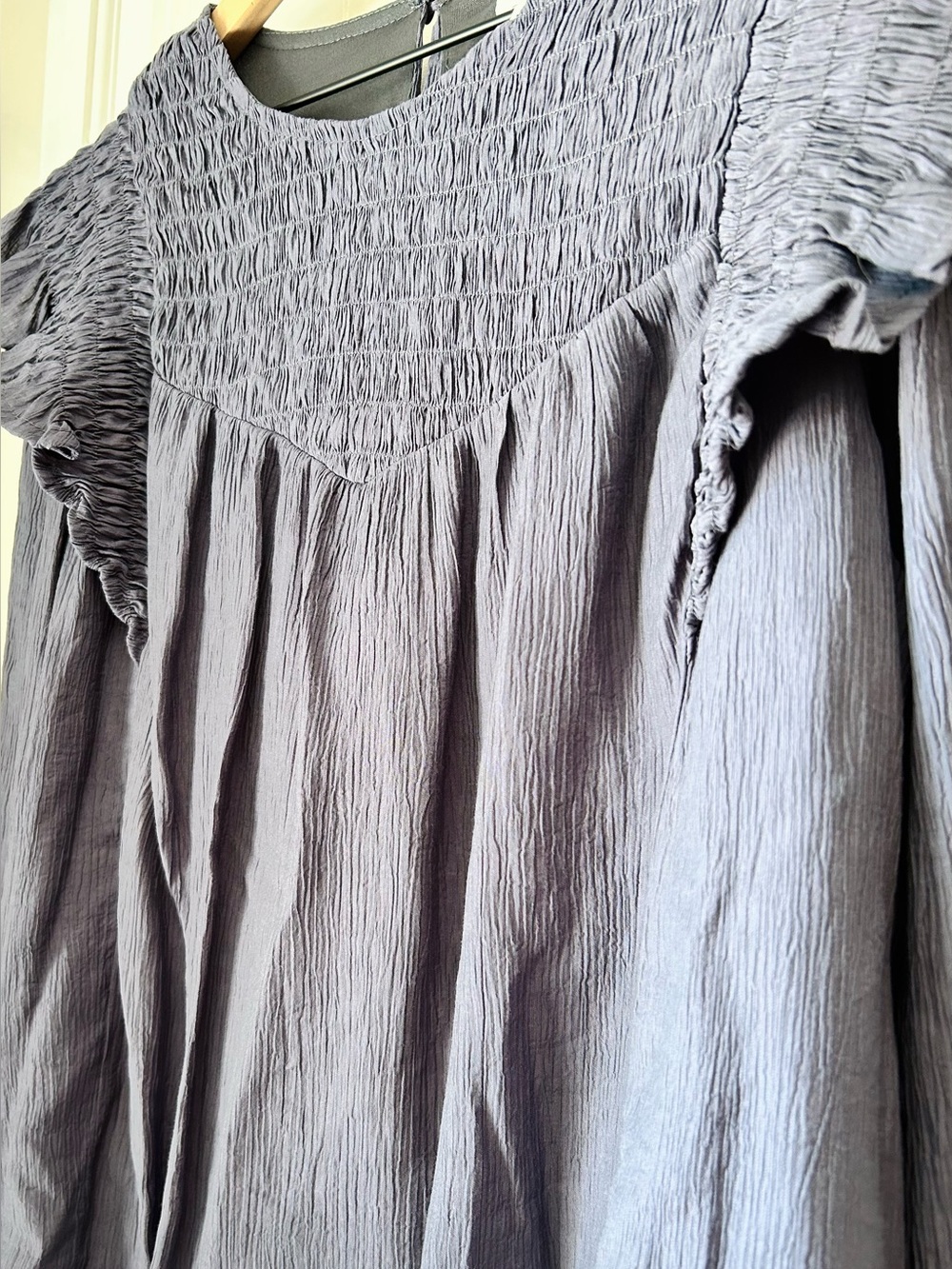 NWOT &merci Slate Purple Smocked Ruffle Blouse Medium - Picture 3 of 5